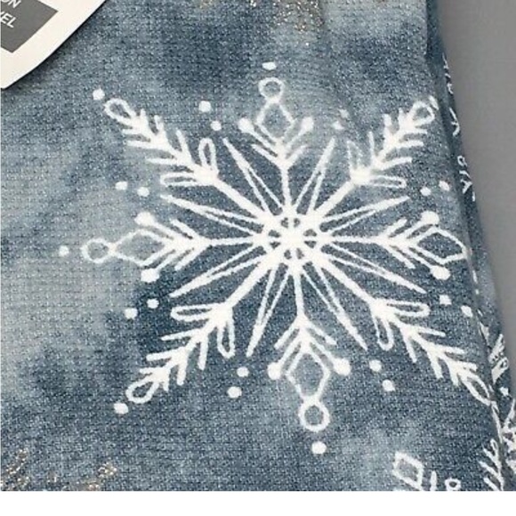 Certified International Holiday Mug &  Rachel Ashwell Snowflake KitchenTowel Set - Picture 7 of 10